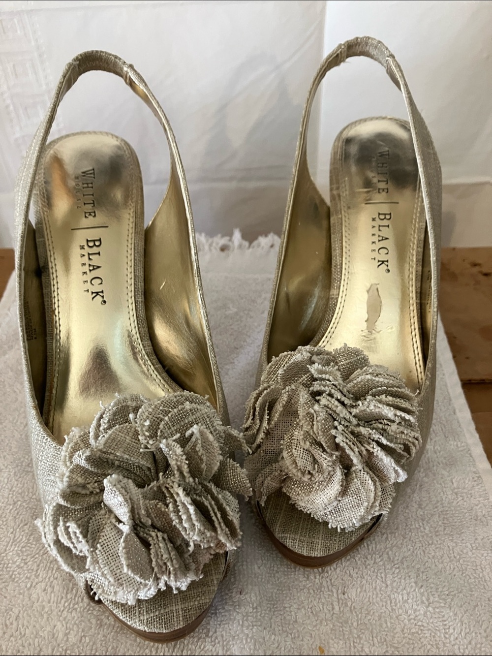 White House Carissa Women’s 8.5 Textured Beige Fabric Sling Back Open toe Pump
